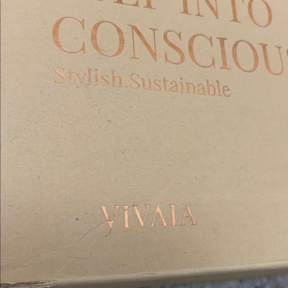 Elegant Cream and Black Almond-Toe Chunky Heels - Picture 15 of 17